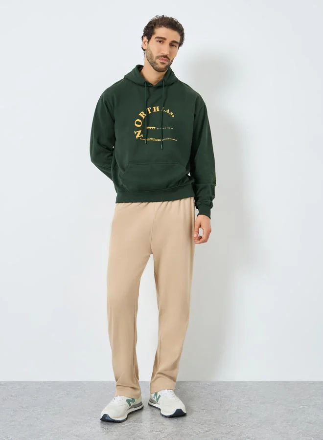 ستايلي هودي بطبعة جرافيك وقصة مريحة